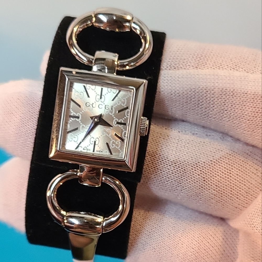 Gucci YA120 GG Square Face Watch